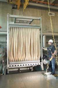 Th 0604ondisplay04 Th 0604ondisplay04