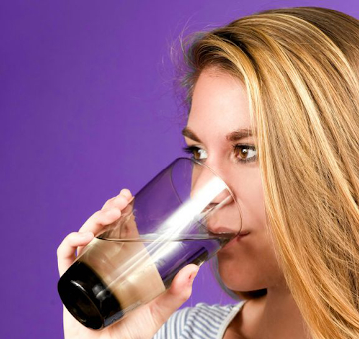 Content Dam Ww Online Articles 2016 05 Drinking Water From A Glass 576x544