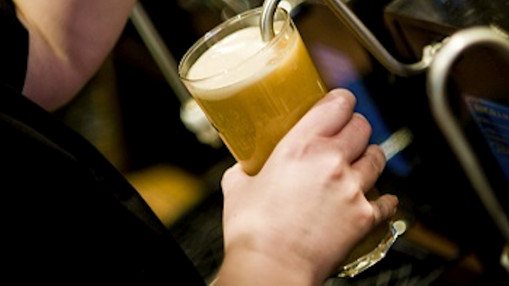 Content Dam Ww Online Articles 2016 05 Greene King Pulling Pints Image