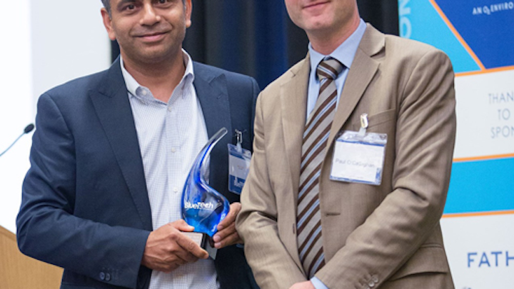 Content Dam Ww Online Articles 2016 06 Ashwin Gulati Of Spiral Water Left Accepts Bluetech Innovation Award From Paul O Callaghan Of Bluetech Research