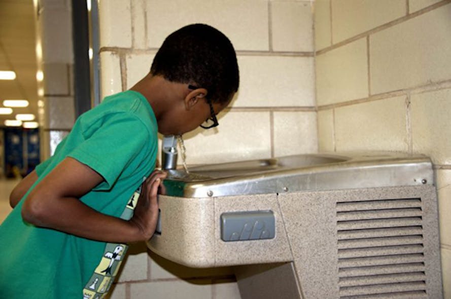Content Dam Ww Online Articles 2016 08 African American Boy Take A Drink Of Cool Water From One Of The Schools Water Fountains 725x482