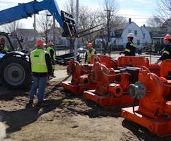 1609wwft6 Xylem Lifting Pumps Into Place Cropped Lr 450pxw 1609wwft6 Xylem Lifting Pumps Into Place Cropped Lr 450pxw