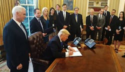 Content Dam Ww Online Articles 2017 02 Donald Trump Signs Orders To Green Light The Keystone Xl And Dakota Access Pipelines