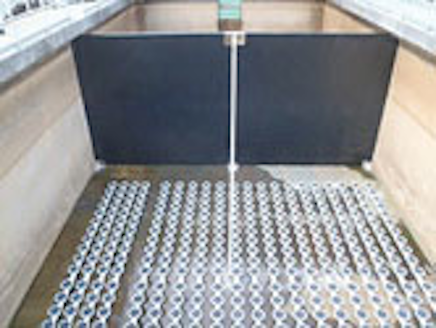 Tank baffles WaterWorld