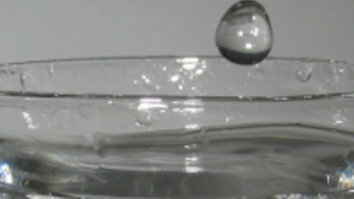 Content Dam Ww Online Articles 2017 04 Ww Newscast 20170501 Story1 Drinking Water Glass 2006 02 13 Drop Before Impact Credit Roger Mclassus 1951