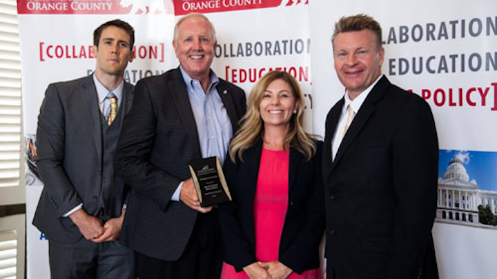Content Dam Ww Online Articles 2017 05 Group Photo With Award