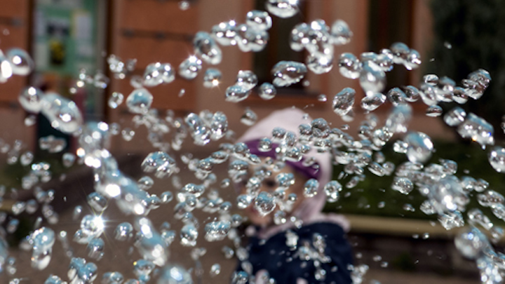 Content Dam Ww Online Articles 2017 06 Child Behind The Water Drops