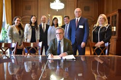 Content Dam Ww Online Articles 2018 08 Sf Wifia Signing Content Dam Ww Online Articles 2018 08 Sf Wifia Signing