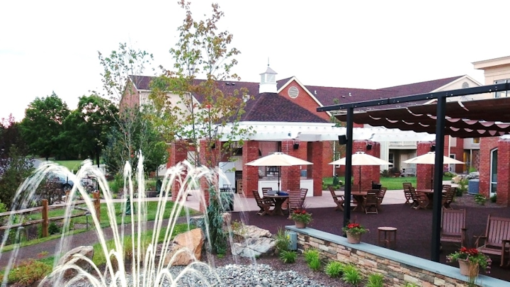 Content Dam Ww Online Articles 2018 09 Meadowood Fountain Porous Pave Path And Patio Engc 2 Prl