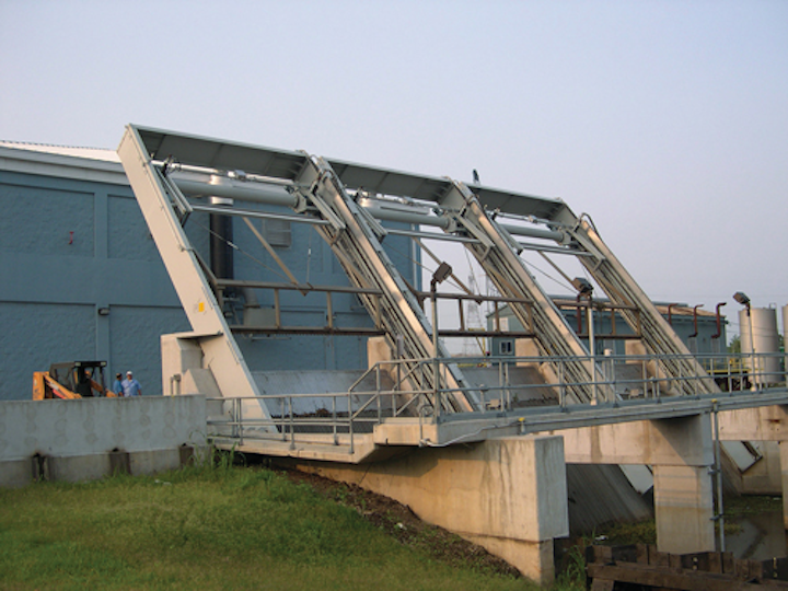 The Permanent Canal Closures and Pumps Project is using 17 customized SUEZ Climber Screen* systems.