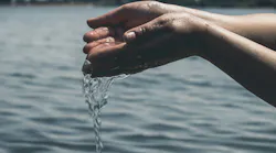 Content Dam Ww Online Articles 2017 01 Hands Water Poor Poverty