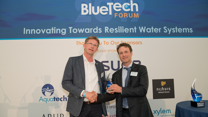BlueTech Research chief executive Paul O'Callaghan presents the award for Best Technology Innovation to Hein Molenkamp (l), managing director, Water Alliance, on behalf of LG Sonic.