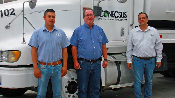 L-R: Manuel Tapia, Commercial Manager; Steven Butler, General Director; and Gilberto Cifuentes, Operations Director.