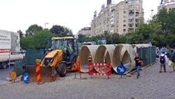 Limited space and accessibility at the construction site in Bucharest's city center. Limited space and accessibility at the construction site in Bucharest's city center.