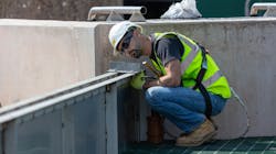 Wpl Hybrid Saf™ Installation Sherborne Worker Close Up 144 Hi Res Wpl Hybrid Saf™ Installation Sherborne Worker Close Up 144 Hi Res