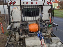 Load cells use wireless technology to exchange data over short distances Load cells use wireless technology to exchange data over short distances