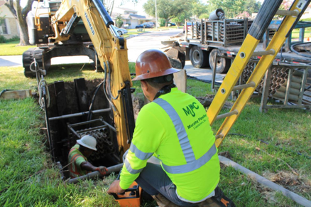 Typical 4' by 12' receiving pit with static pipe bursting equipment.