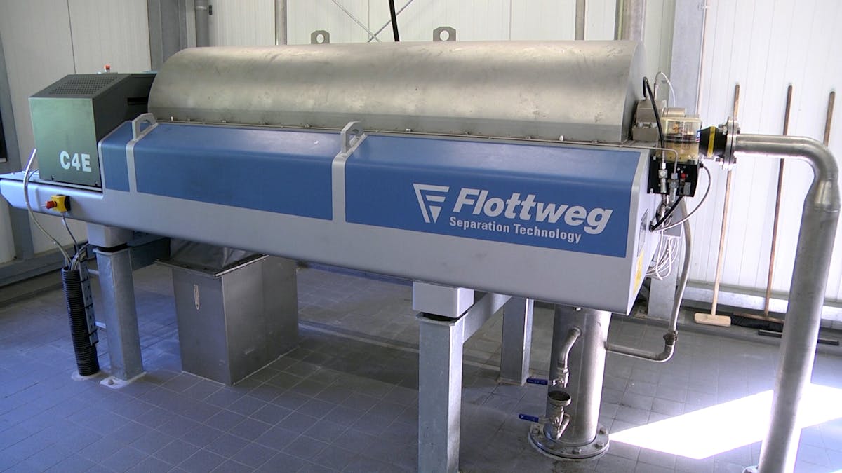 Flottweg OSE decanters keep the discharge of dry material constant, thereby feeding the digestion tower steadily and maximizing gas yield.
