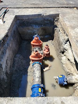 With the HYMAX GRIP end cap installed over the existing pipeline, the new pipes were also connected with HYMAX GRIP couplings. With the HYMAX GRIP end cap installed over the existing pipeline, the new pipes were also connected with HYMAX GRIP couplings.