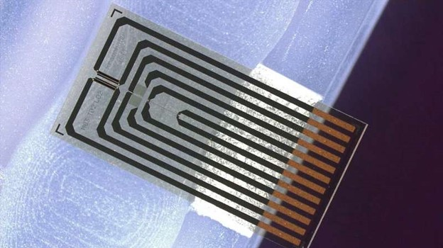 Sensors measure mass flow, temperature and conductivity.