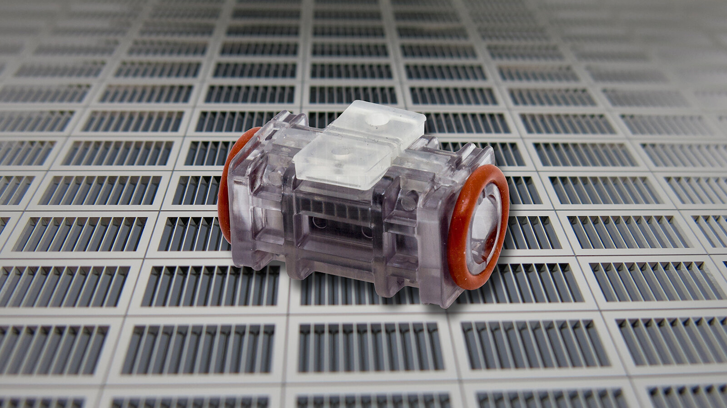 The electrodes for the ozone generator are made of silicon wafers with precisely etched trenches.