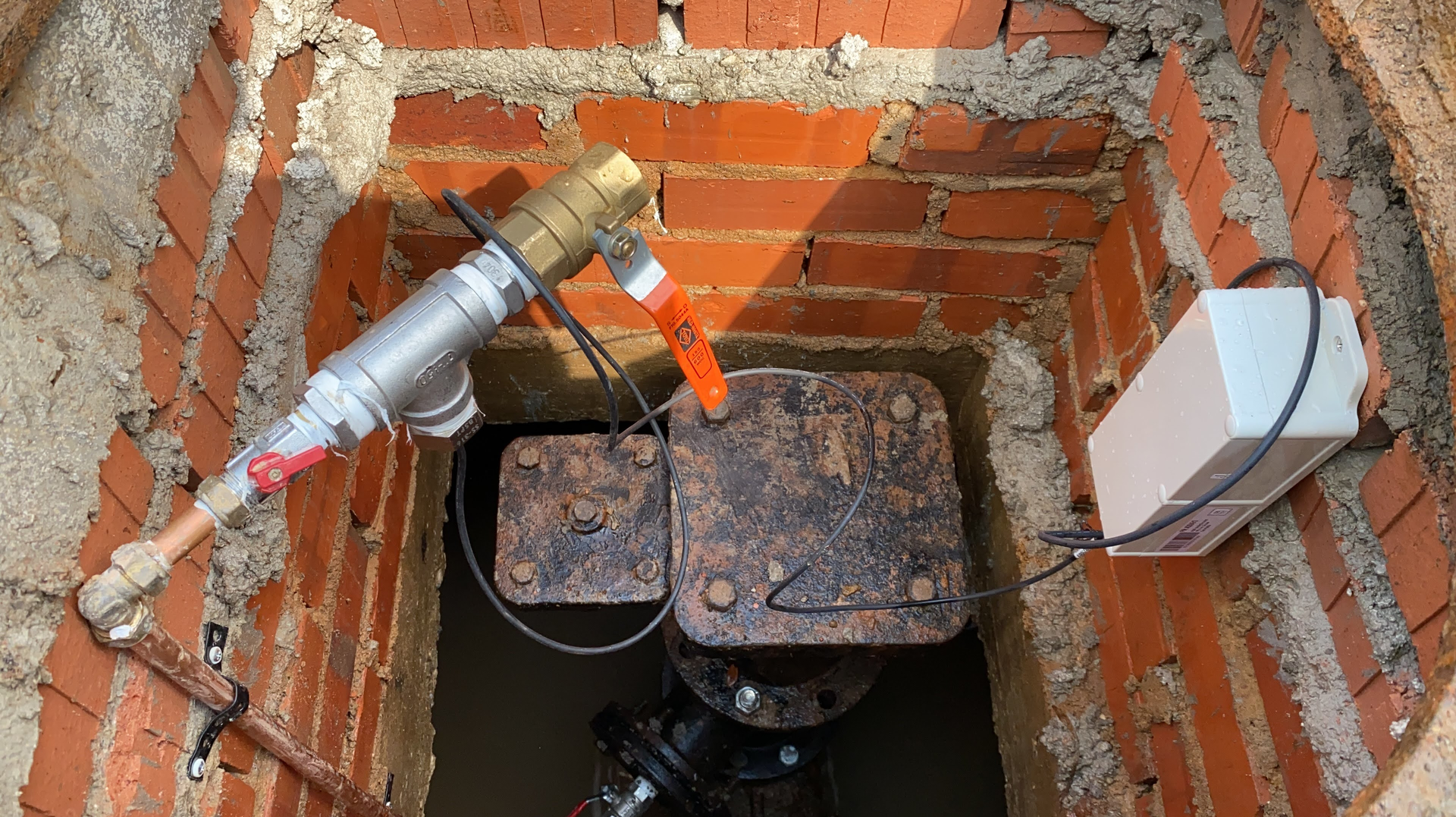 Aquarius Spectrum&rsquo;s acoustic hydrophone sensor installation.