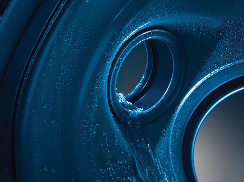 Close Up Of Water Streaming Through Fitting 1280x958px E Nr 13454
