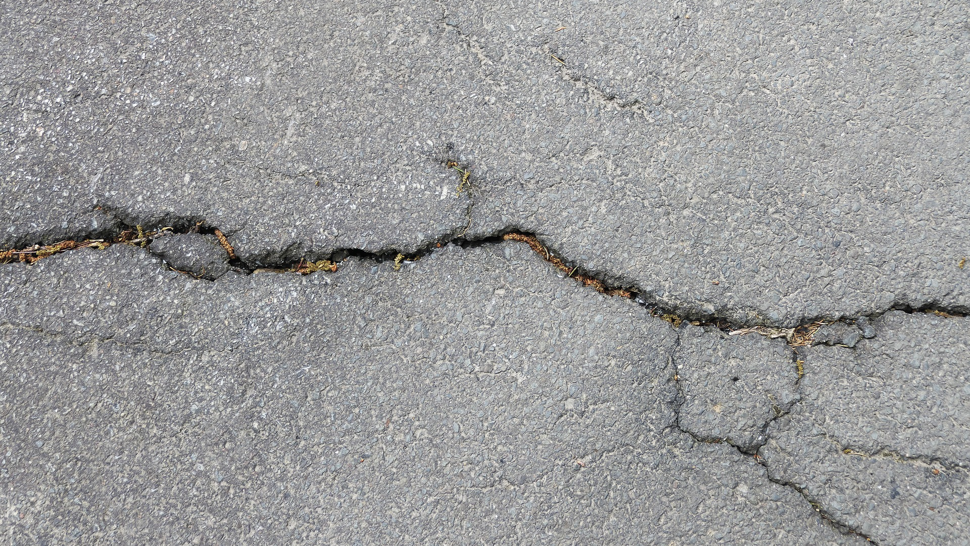 Asphalt 3399805 1920 621905c35bc40