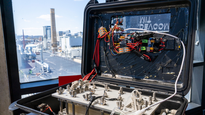 The user-friendly unit, which weighs less than 10 kilograms and does not require the use of filters, can be powered by a small, portable solar panel.