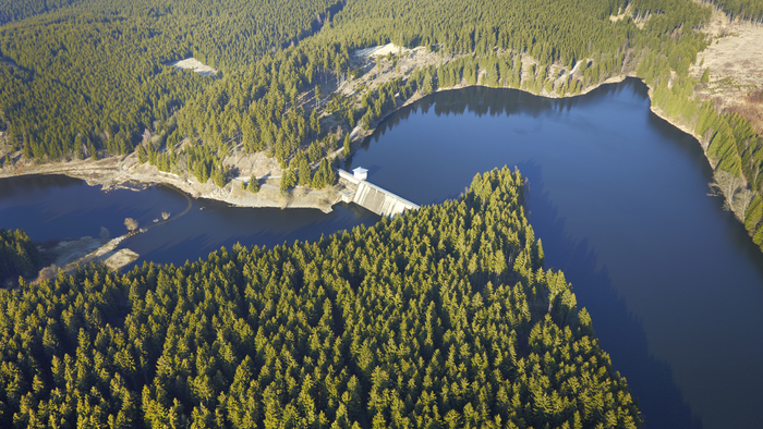 The Rappbode reservoir in the Harz region is surrounded by forests and is the largest drinking water reservoir in Germany.