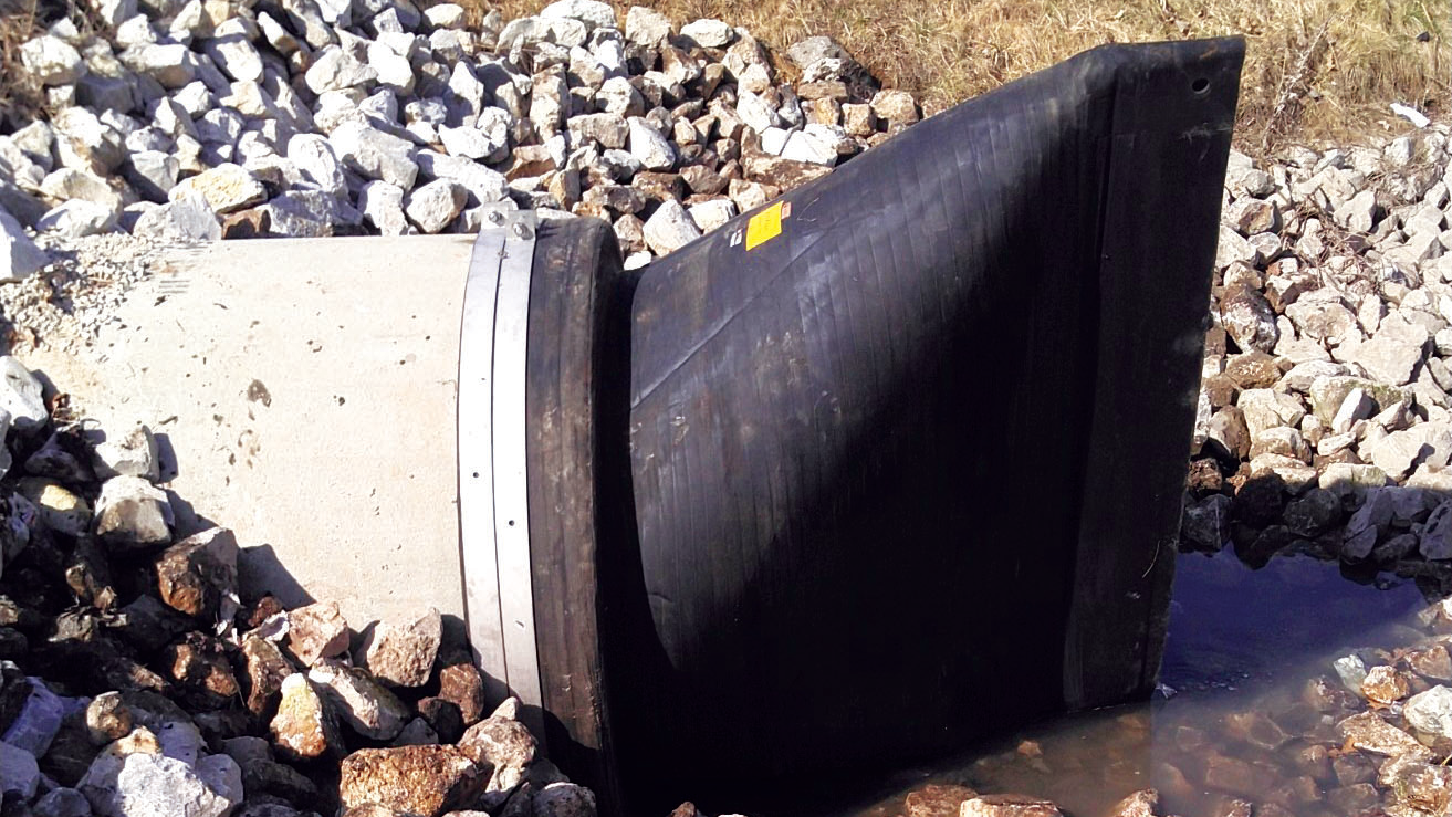 The rubber duckbill check valve at work.