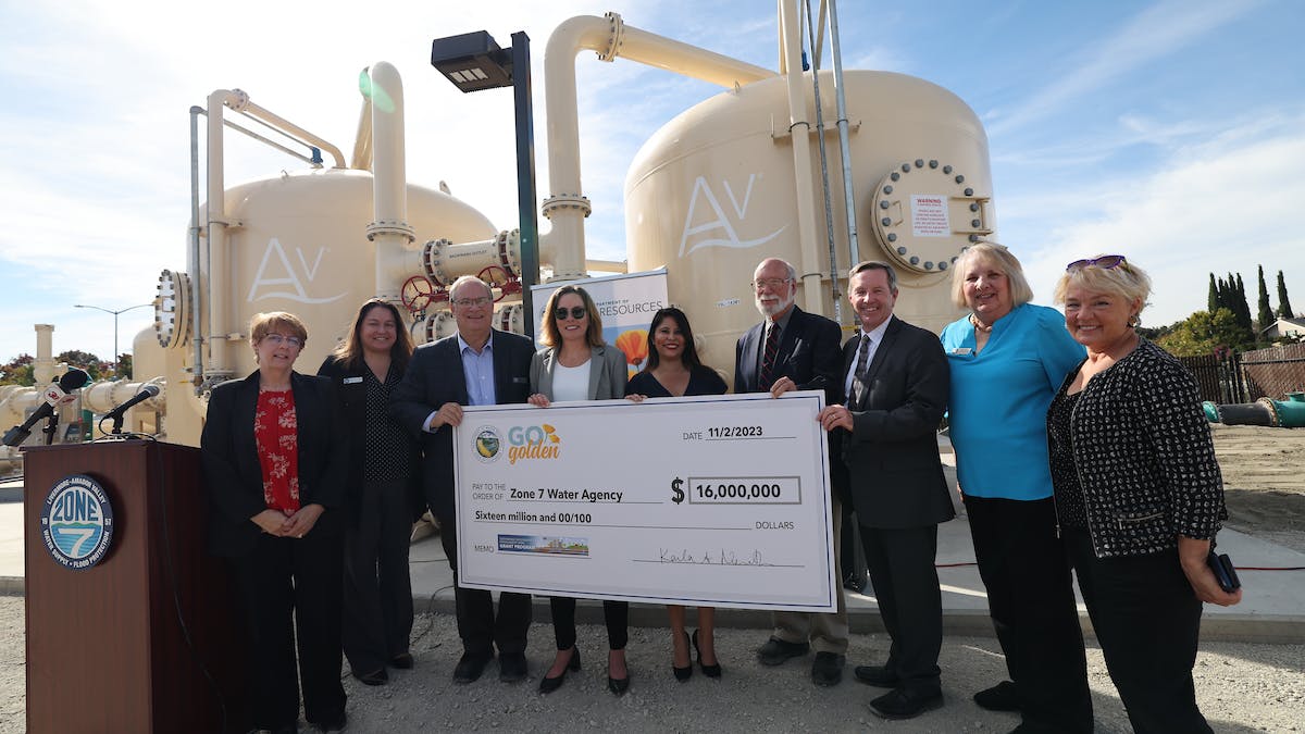 Representatives from DWR join Zone 7 Water Agency and local officials to celebrate the completion of the facility.