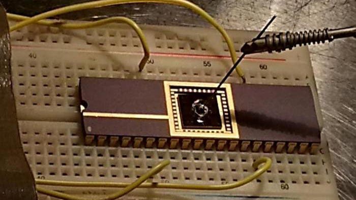 Experimental setup of the device detecting lead ions in a drop of water.