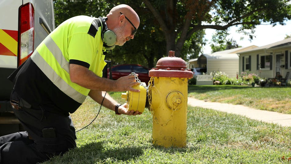 Travis Crawford installing EchoShore-DX.
