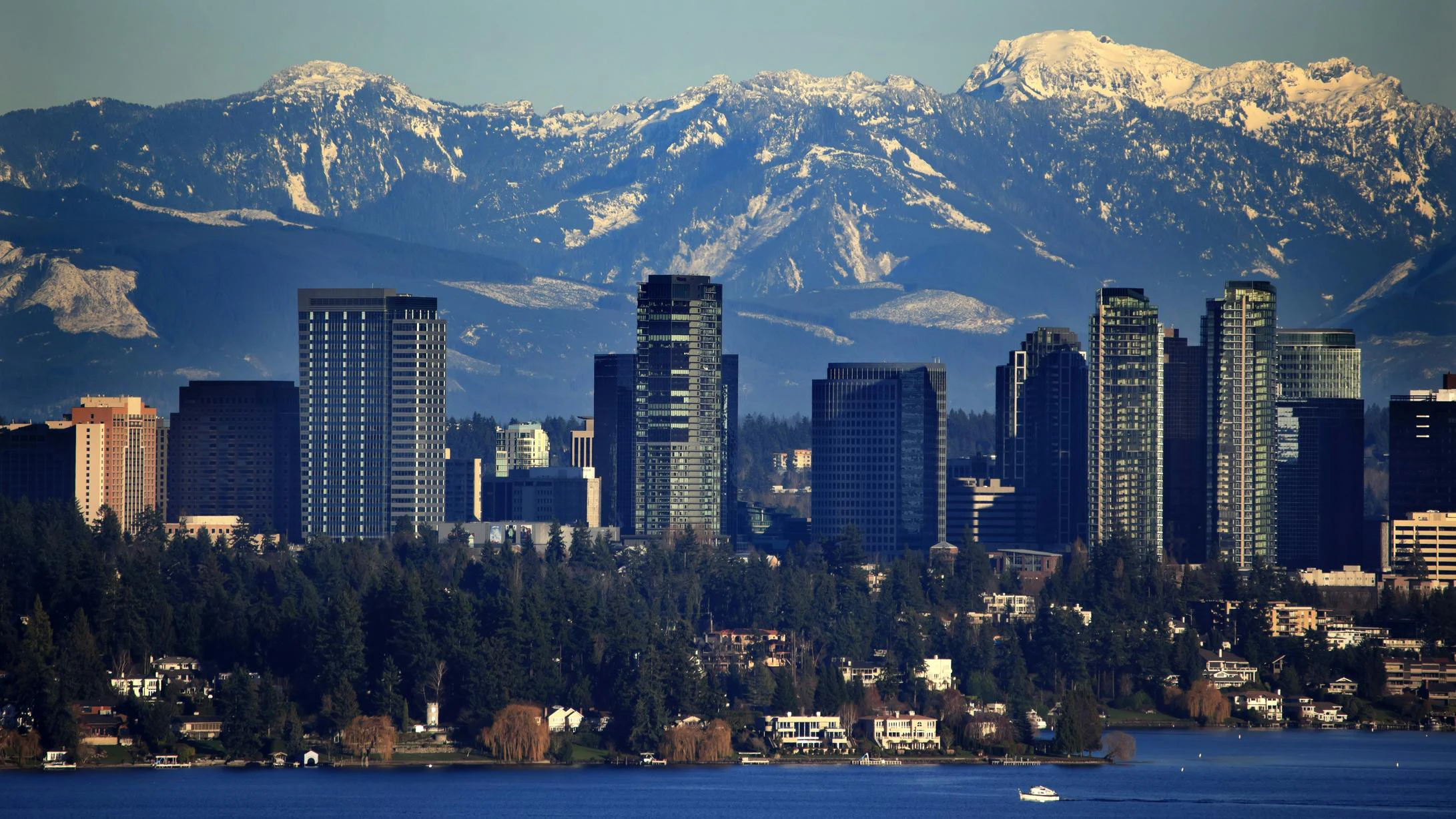 Bellevue Lake Snowy Cascade Mountains Washington