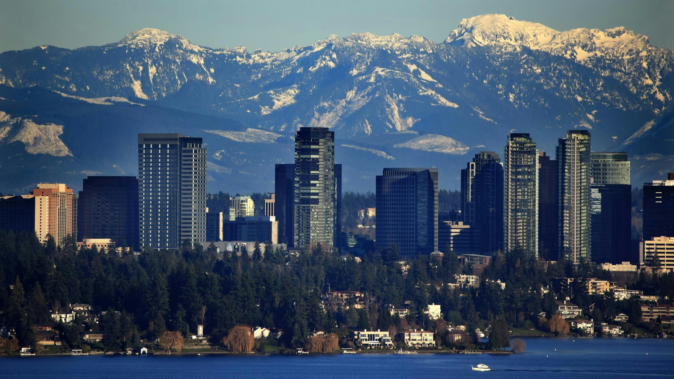 Bellevue Lake Snowy Cascade Mountains Washington