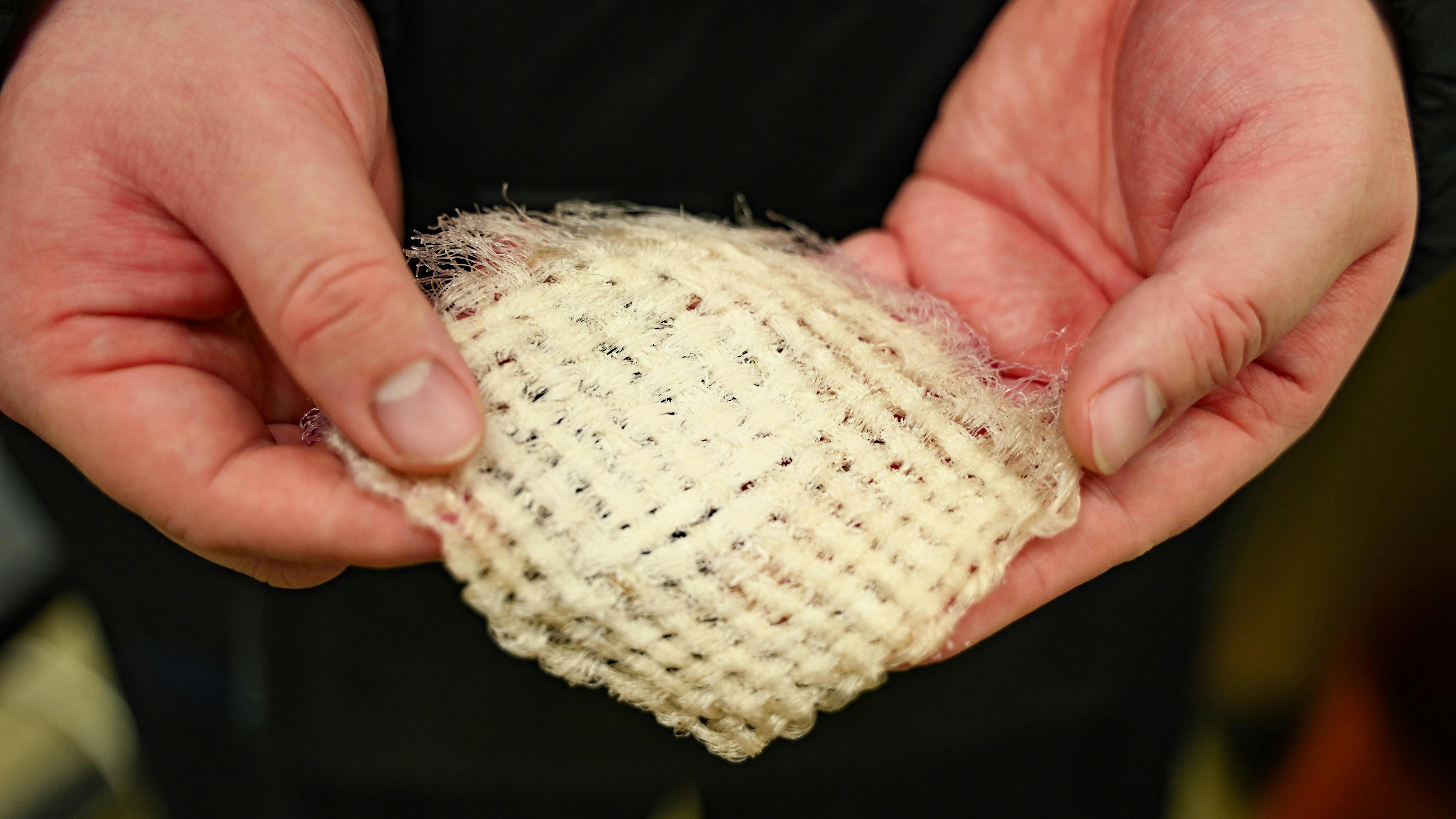Researchers develop water-harvesting jacket that pulls drinking water from the air